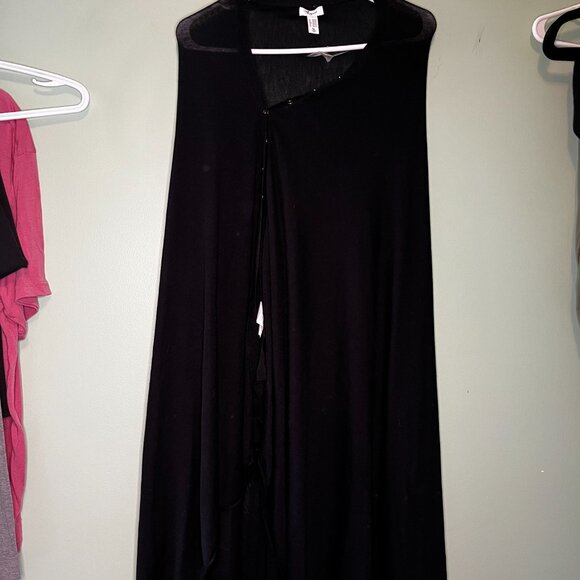 Thyme Maternity Nursing Shawl in Black - Picture 4 of 4